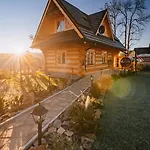Chalet Drewniany - *