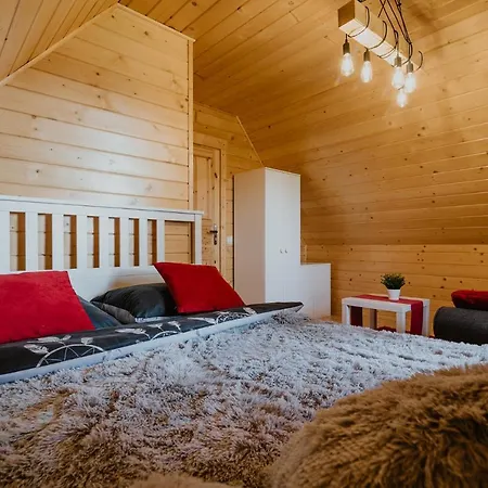 Chalet Drewniany - Czerwienne